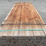 Ca. 105x Massaranduba Onderligger Fijnbezaagd, 40x60mm, lengte 200cm